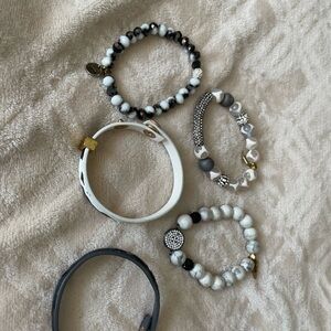Erimish Black and White Bracelet Set
